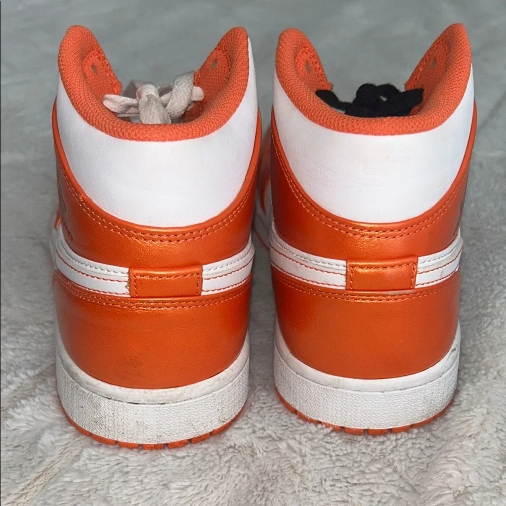 Nike Air Jordan 1 Mid SE Electro Orange Men’s Size 9.5